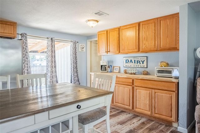 729 E LAKE AVENUE, Eagle Lake, FL 33839
