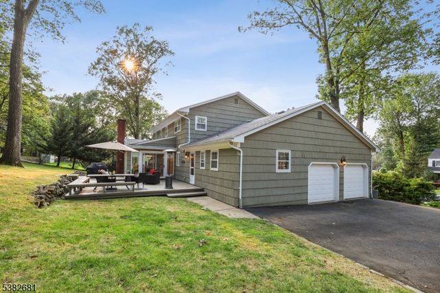 10 Byron Rd, North Caldwell Boro, NJ 07006