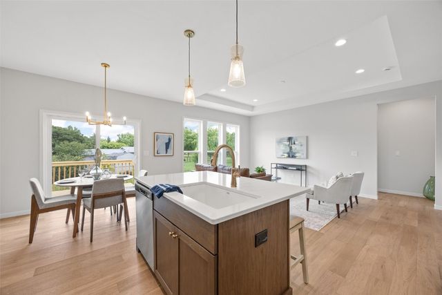 9124 Grand Oaks Drive NE, Cedar Rapids, IA 52402