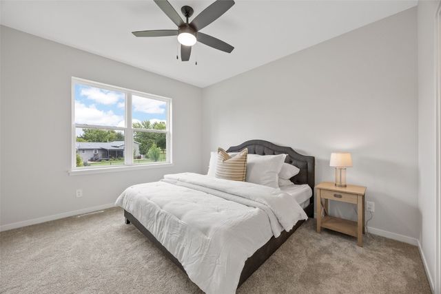 9124 Grand Oaks Drive NE, Cedar Rapids, IA 52402