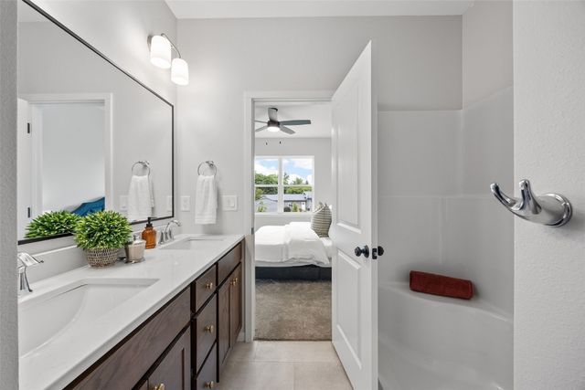 9124 Grand Oaks Drive NE, Cedar Rapids, IA 52402