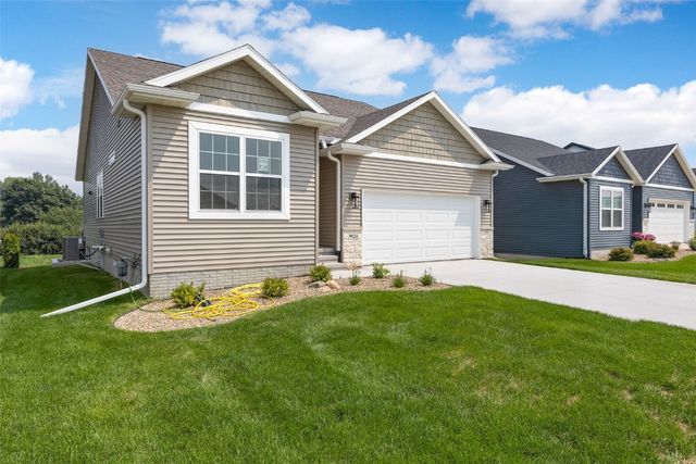 9124 Grand Oaks Drive NE, Cedar Rapids, IA 52402