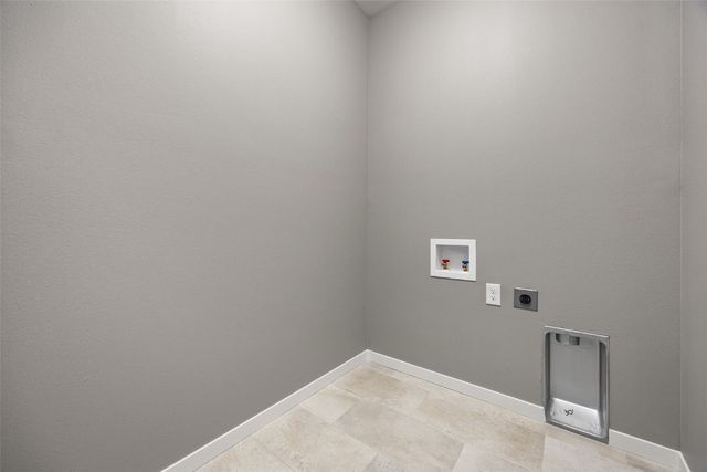 9124 Grand Oaks Drive NE, Cedar Rapids, IA 52402