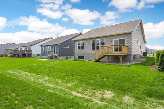 9124 Grand Oaks Drive NE, Cedar Rapids, IA 52402