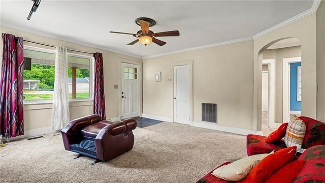 2442 Hoskins Road, Burlington, NC 27215