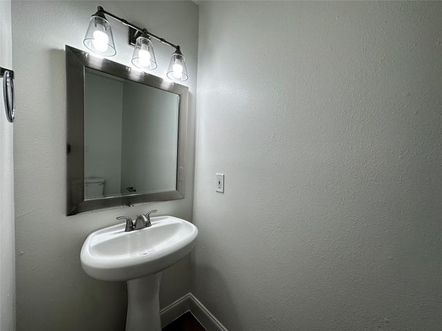 10126 Farrell Drive, Houston, TX 77070