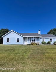 204 Zachary Lane, Hubert, NC 28539