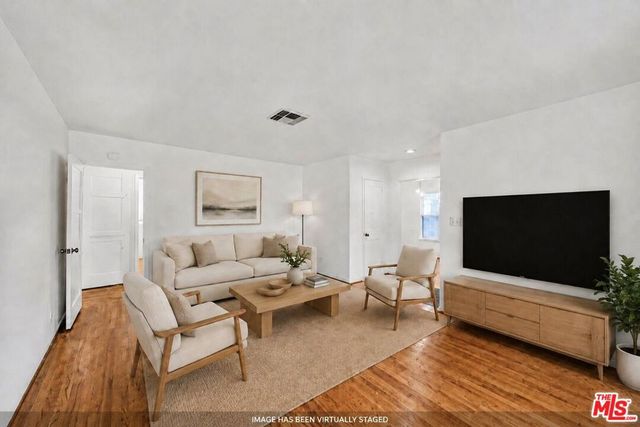 6531 Hayvenhurst Avenue, Los Angeles, CA 91406