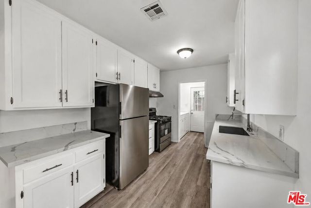 6531 Hayvenhurst Avenue, Los Angeles, CA 91406