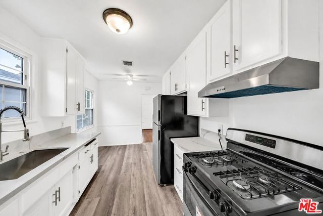 6531 Hayvenhurst Avenue, Los Angeles, CA 91406