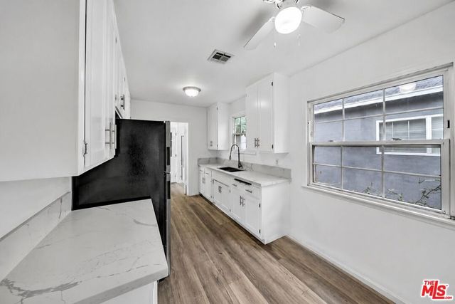 6531 Hayvenhurst Avenue, Los Angeles, CA 91406