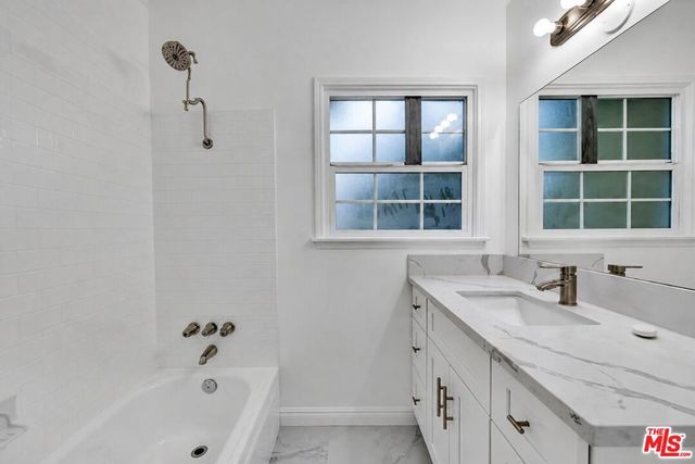 6531 Hayvenhurst Avenue, Los Angeles, CA 91406