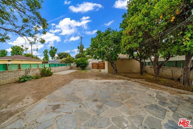 6531 Hayvenhurst Avenue, Los Angeles, CA 91406