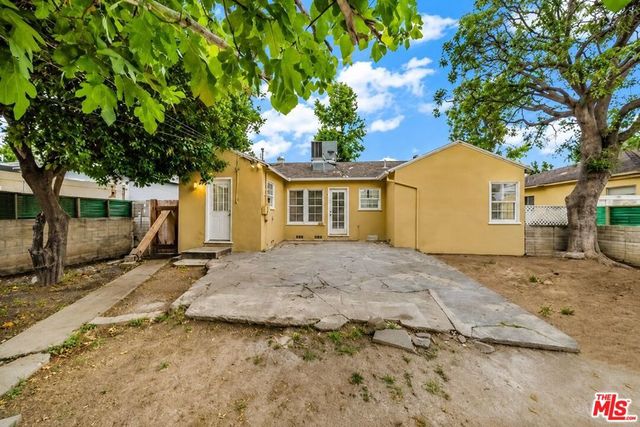6531 Hayvenhurst Avenue, Los Angeles, CA 91406