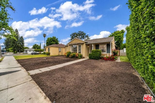 6531 Hayvenhurst Avenue, Los Angeles, CA 91406