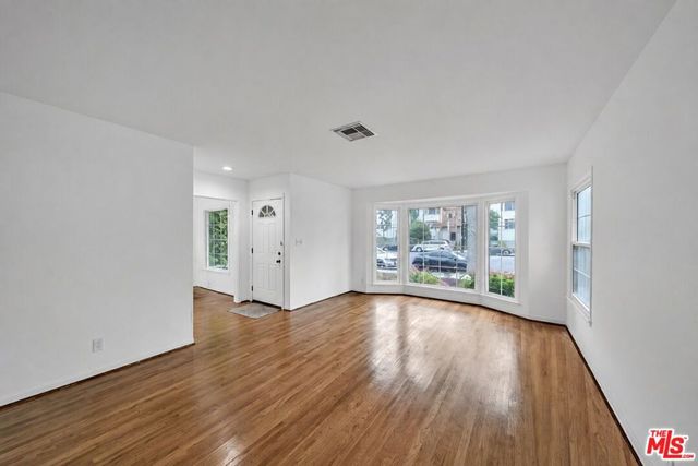 6531 Hayvenhurst Avenue, Los Angeles, CA 91406