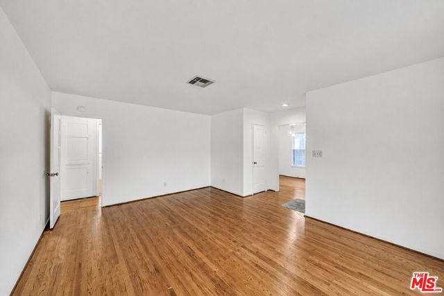 6531 Hayvenhurst Avenue, Los Angeles, CA 91406