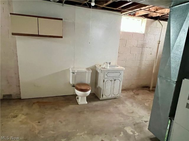 12328 Park Knoll Drive, Garfield Heights, OH 44125