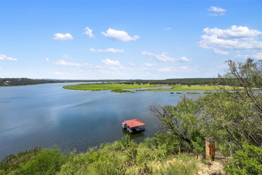 335 Harbor DR, Spicewood, TX 78669