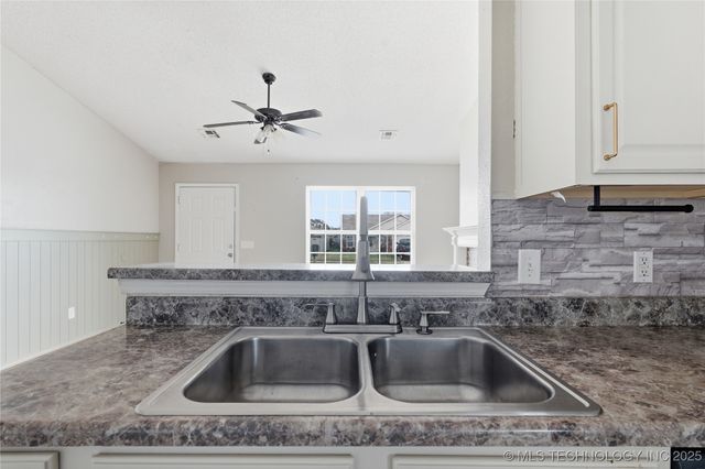 272 W Fairlane Place, Sapulpa, OK 74066