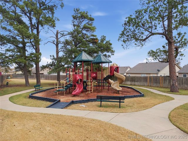 272 W Fairlane Place, Sapulpa, OK 74066