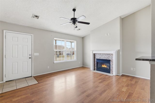 272 W Fairlane Place, Sapulpa, OK 74066