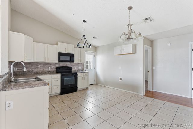 272 W Fairlane Place, Sapulpa, OK 74066