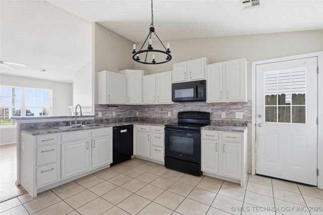 272 W Fairlane Place, Sapulpa, OK 74066