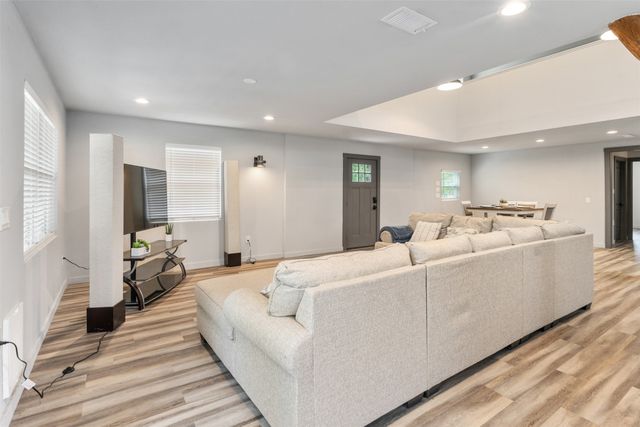 1327 Whispering Springs Drive, Tool, TX 75143