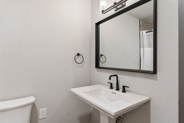 1327 Whispering Springs Drive, Tool, TX 75143