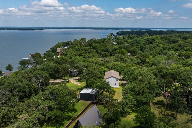 1327 Whispering Springs Drive, Tool, TX 75143