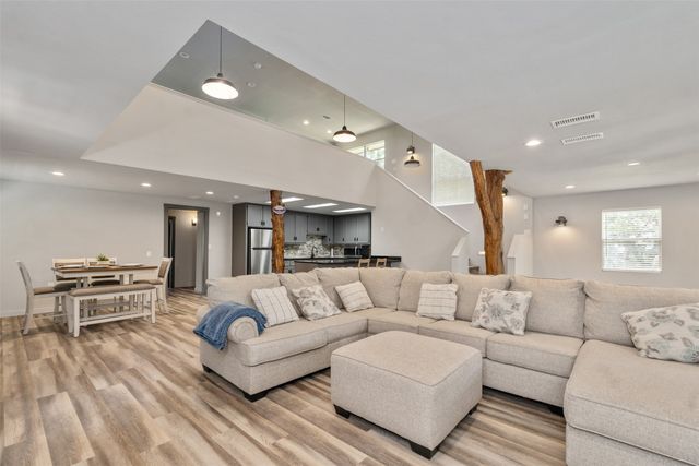 1327 Whispering Springs Drive, Tool, TX 75143