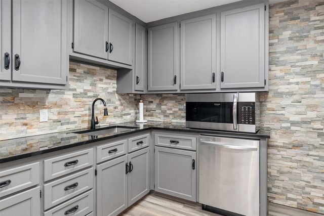 1327 Whispering Springs Drive, Tool, TX 75143