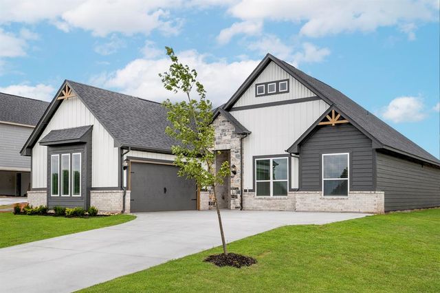 2383 Clubhouse Drive, Blanchard, OK 73010