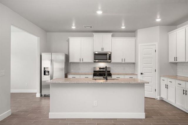 2383 Clubhouse Drive, Blanchard, OK 73010