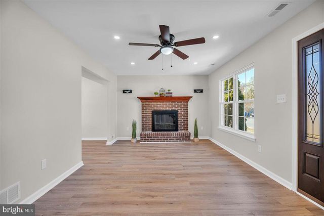 3 LONG BOW DR, Sewell, NJ 08080