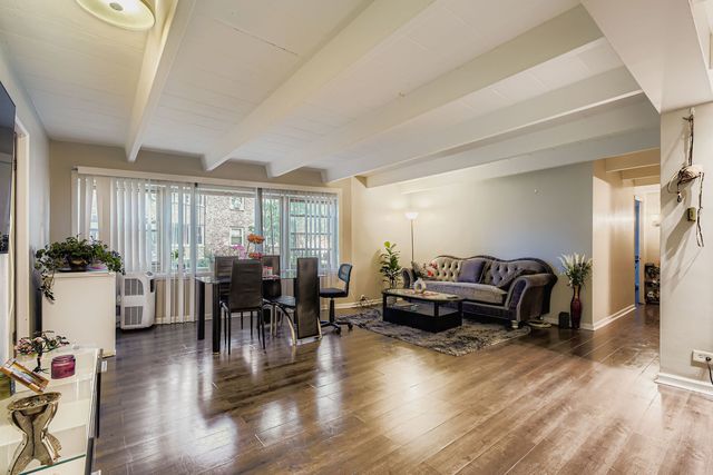 2142 W Rosemont Avenue 1A, Chicago, IL 60659