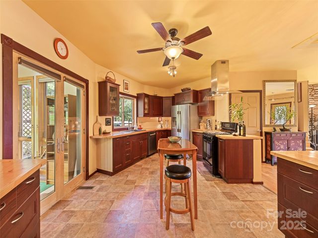 2675 Holbert Cove Road, Saluda, NC 28773
