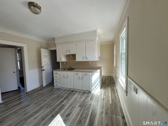 15-17 Beacon Street 2nd floor, Hartford, CT 06105