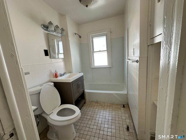 15-17 Beacon Street 2nd floor, Hartford, CT 06105