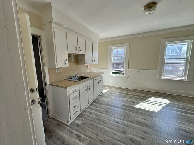 15-17 Beacon Street 2nd floor, Hartford, CT 06105
