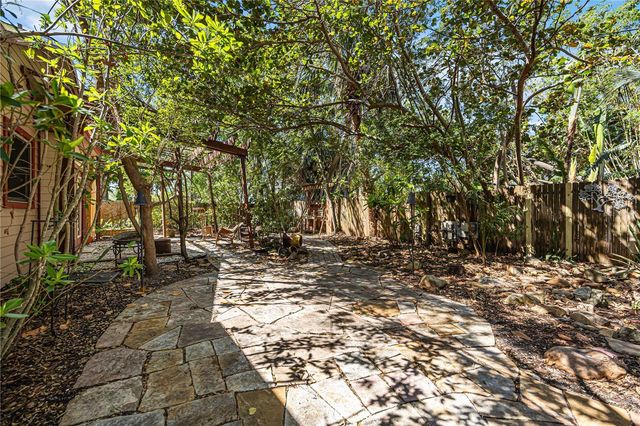 1743 8TH STREET, Sarasota, FL 34236