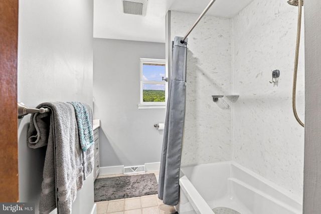11 BIRDSFOOT DR, Robesonia, PA 19551