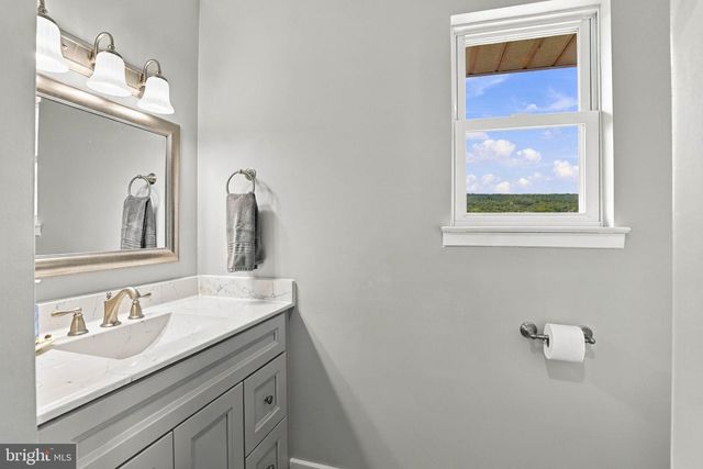 11 BIRDSFOOT DR, Robesonia, PA 19551