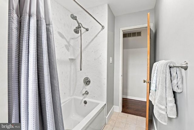 11 BIRDSFOOT DR, Robesonia, PA 19551