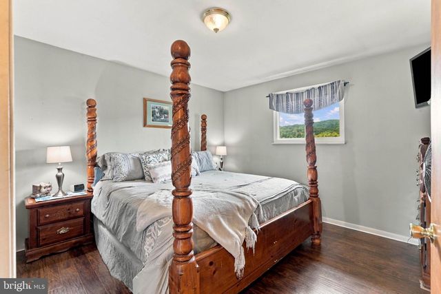 11 BIRDSFOOT DR, Robesonia, PA 19551