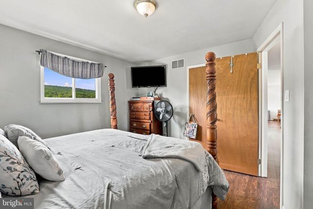11 BIRDSFOOT DR, Robesonia, PA 19551