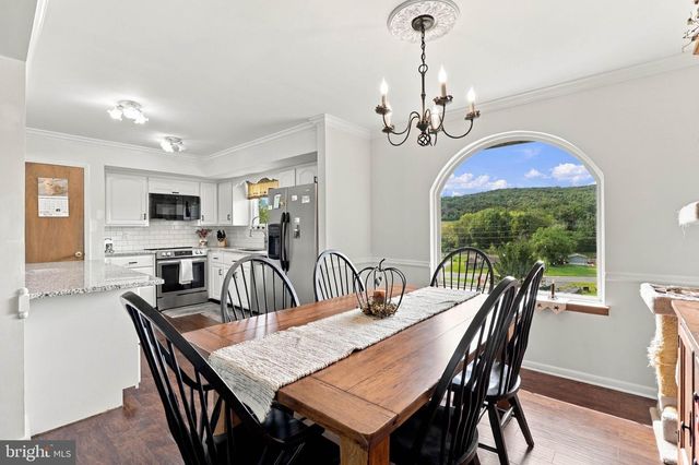 11 BIRDSFOOT DR, Robesonia, PA 19551