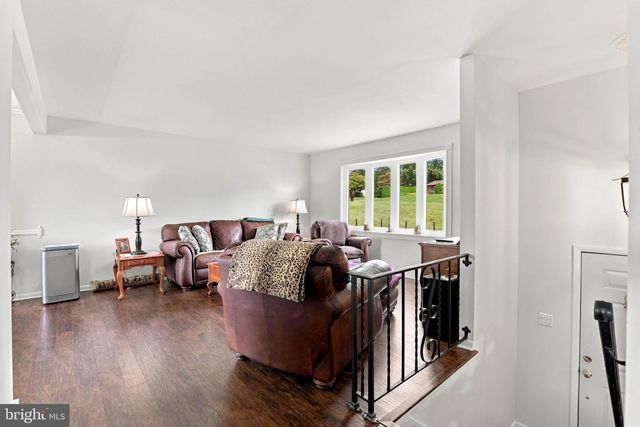11 BIRDSFOOT DR, Robesonia, PA 19551