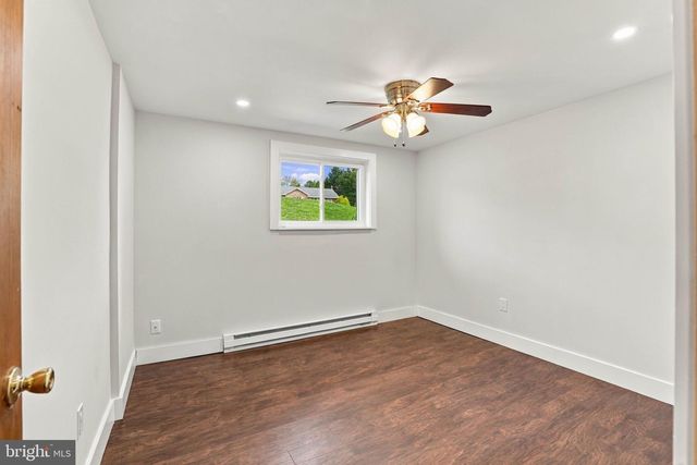 11 BIRDSFOOT DR, Robesonia, PA 19551